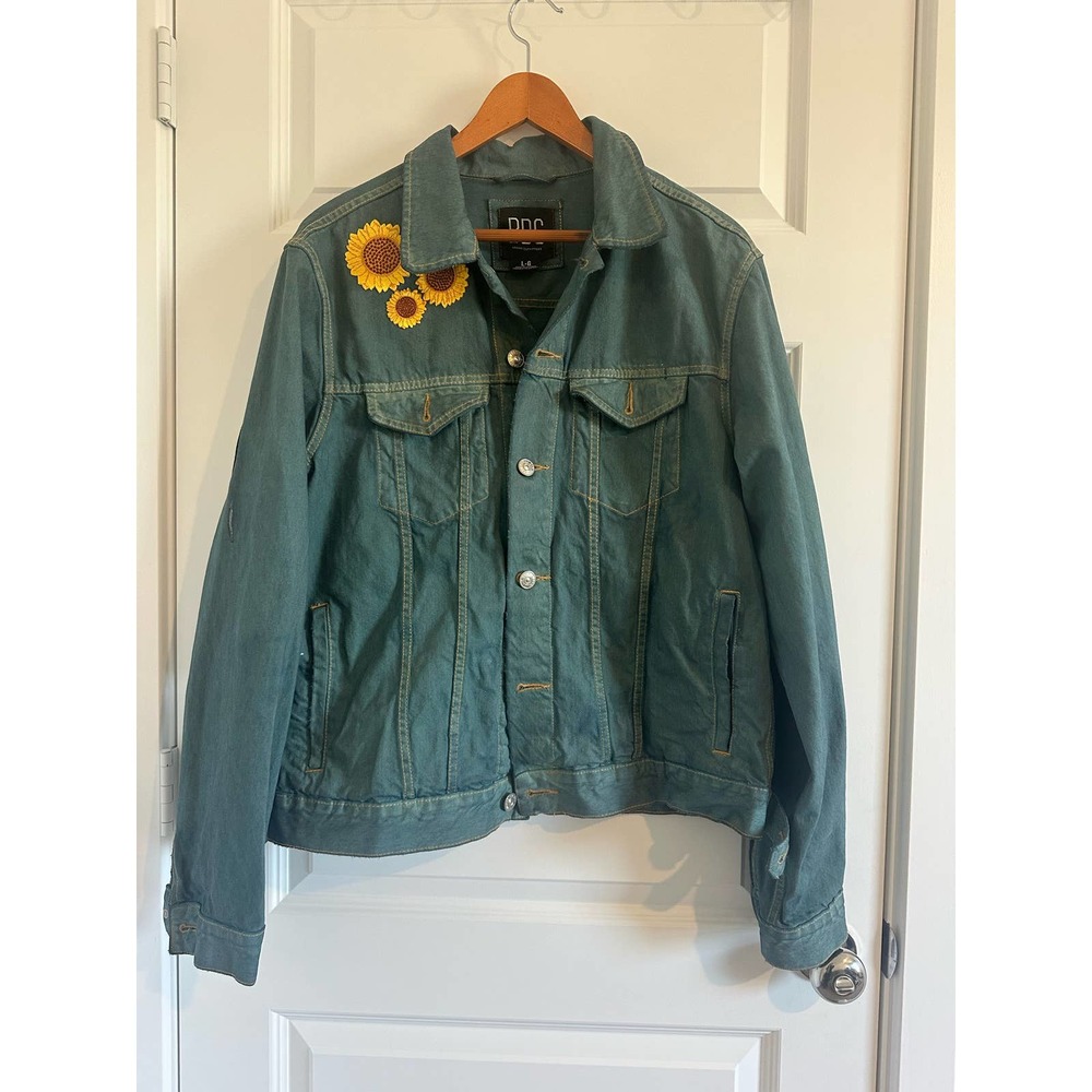 BDG Urban Outfitters Men’s Medium Wash Denim Trucker Jean Jacket